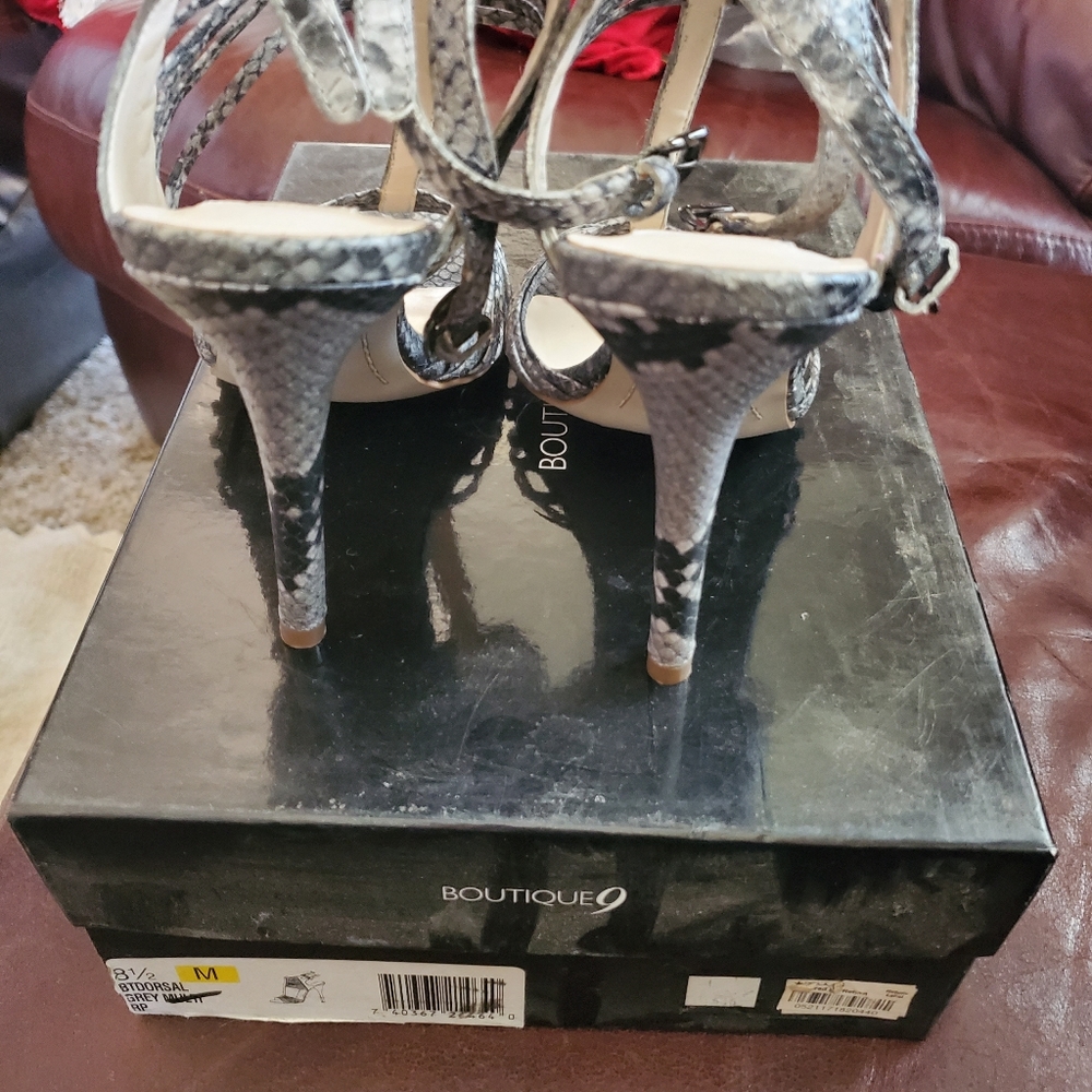 Heels - Picture 3 of 3